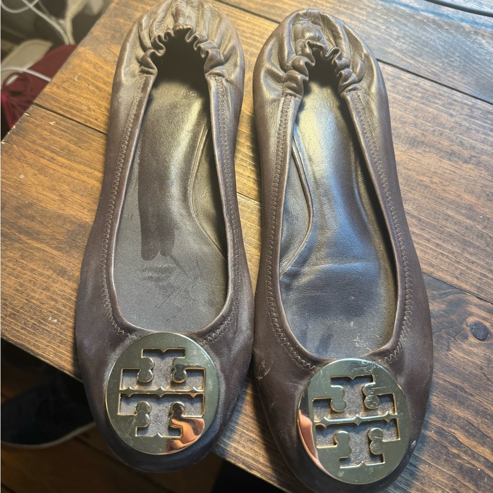 Tory Burch Reva brown leather gold logo flats 10.5